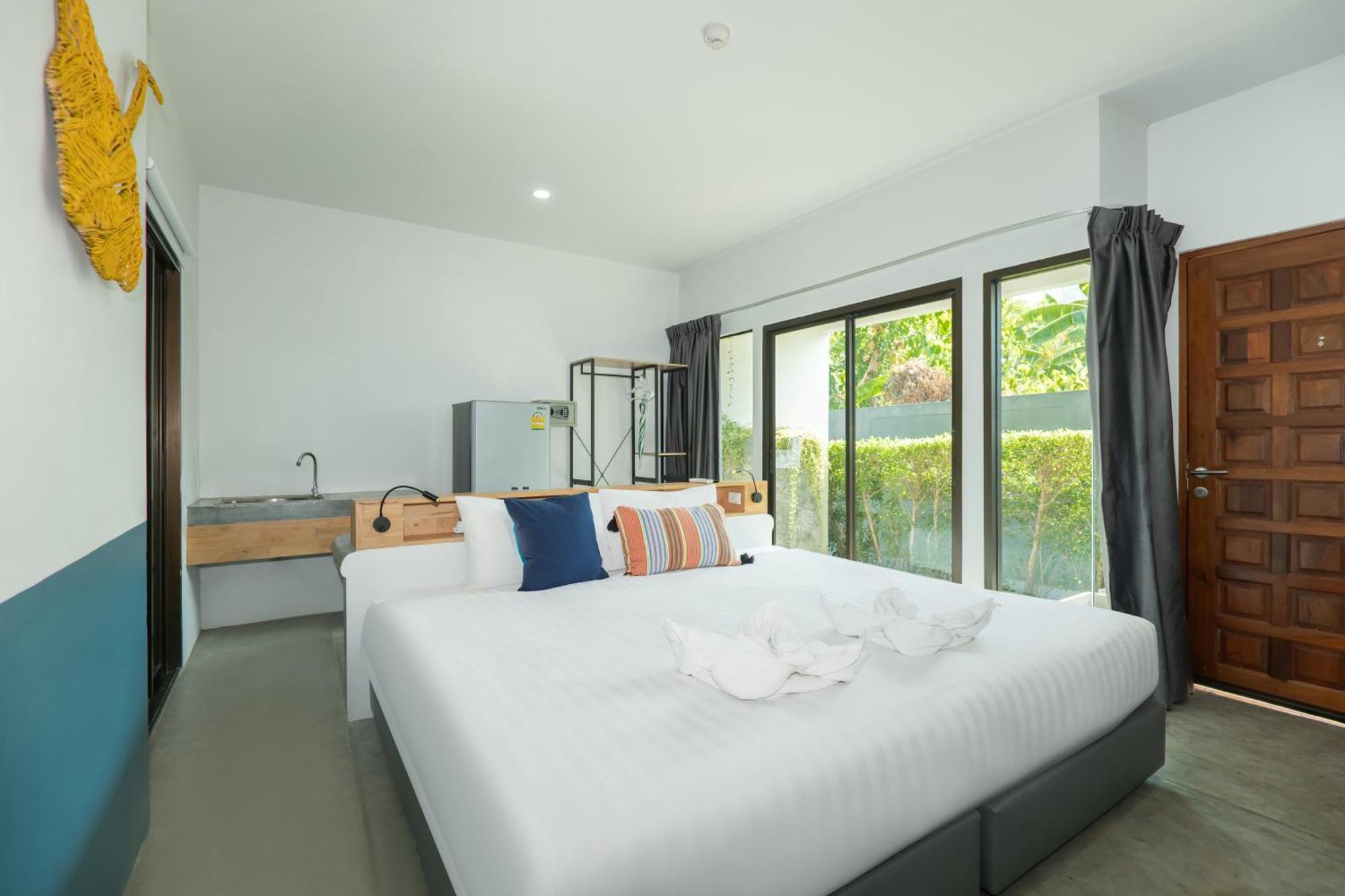 Kraam Silhouette Hotel And Cafe Phuket Chalong Exterior photo